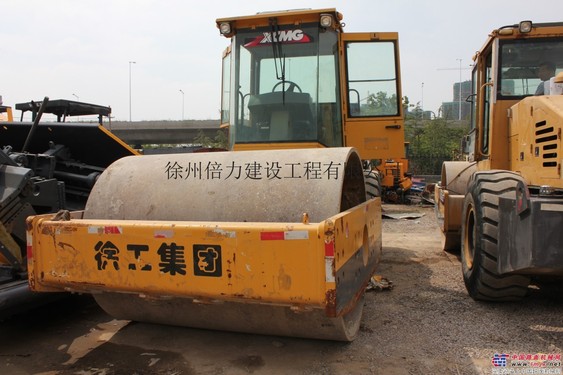 租赁公司批量出售二手徐工、万邦重科SRM222压路机